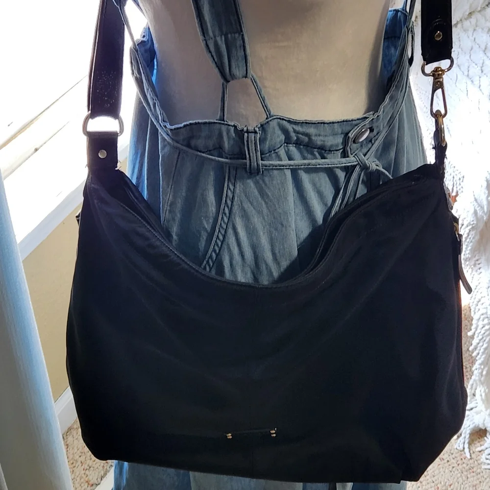 Kate Spade Diaper Bag Black With Black/ White Flower Lining W/Coin Purse